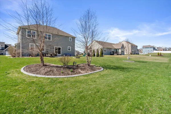 $679,000 | 3552 Olde Howell Road, Waukesha, WI 53188