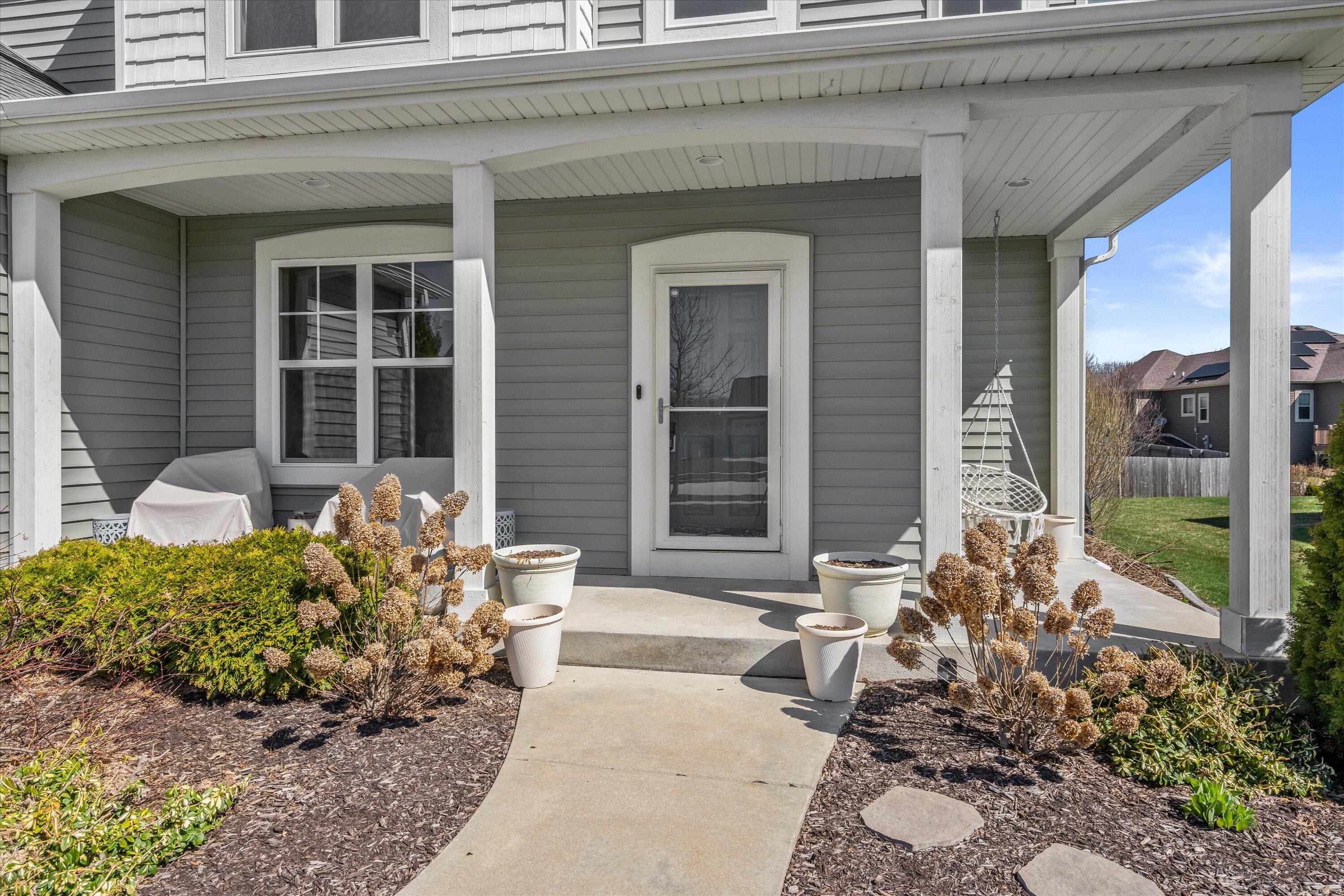 3552 Olde Howell Road Waukesha, WI 53188 - Photo 3 of 60 Front Entry