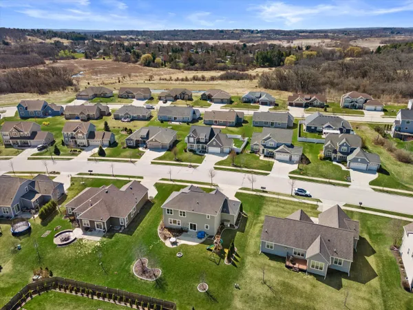 $679,000 | 3552 Olde Howell Road, Waukesha, WI 53188