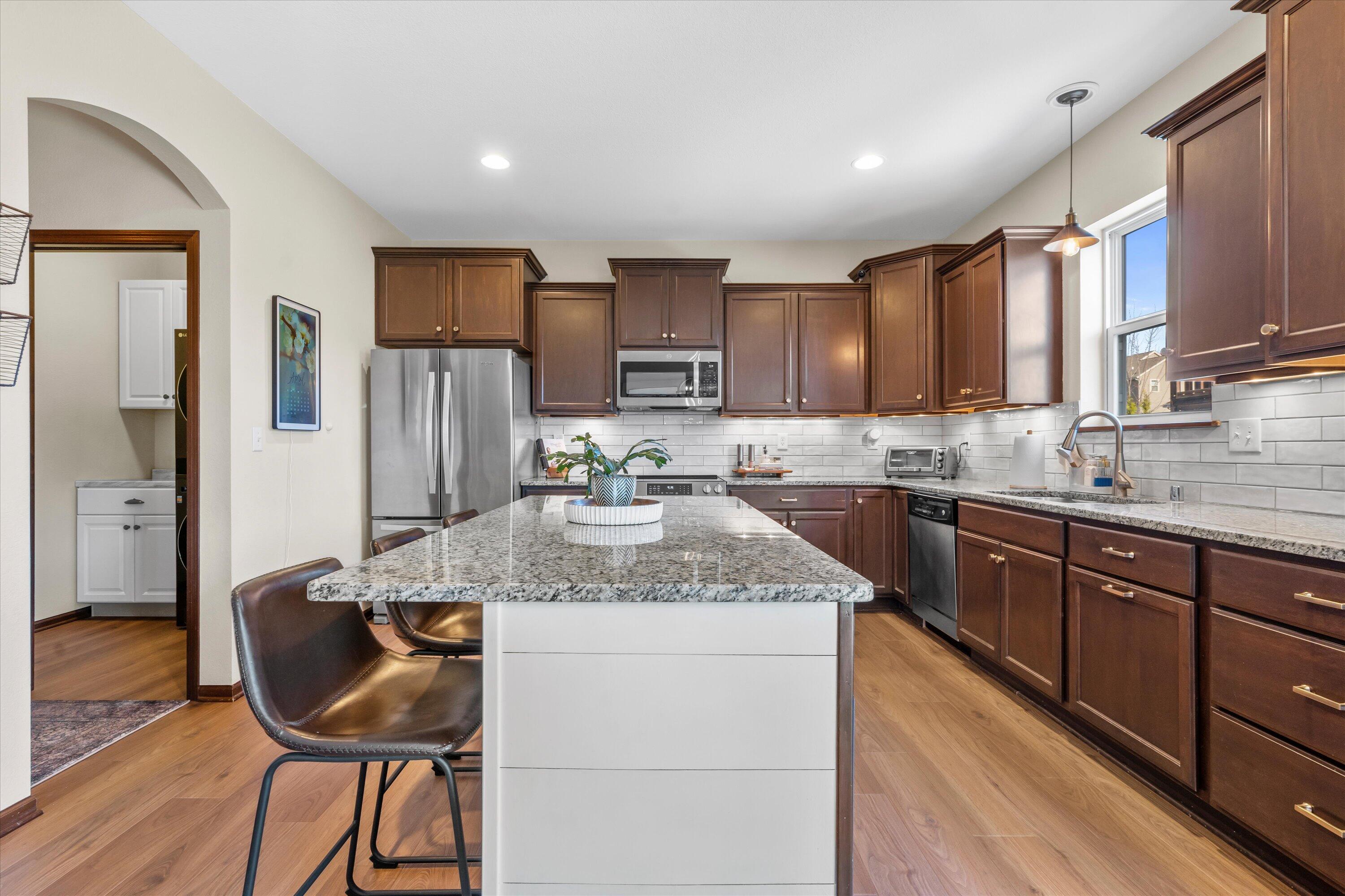 3552 Olde Howell Road Waukesha, WI 53188 - Photo 5 of 60 Granite Countertops