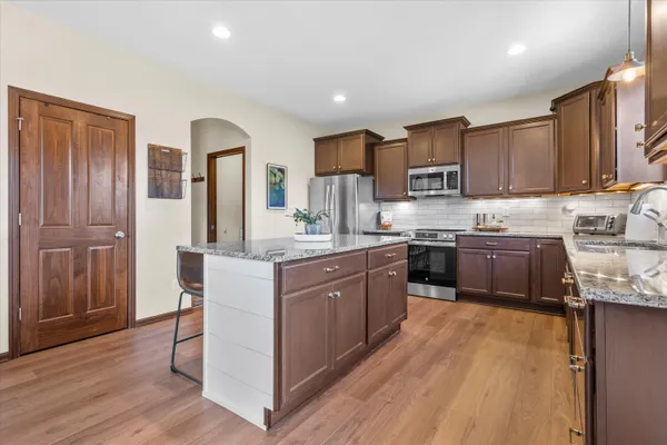 $679,000 | 3552 Olde Howell Road, Waukesha, WI 53188