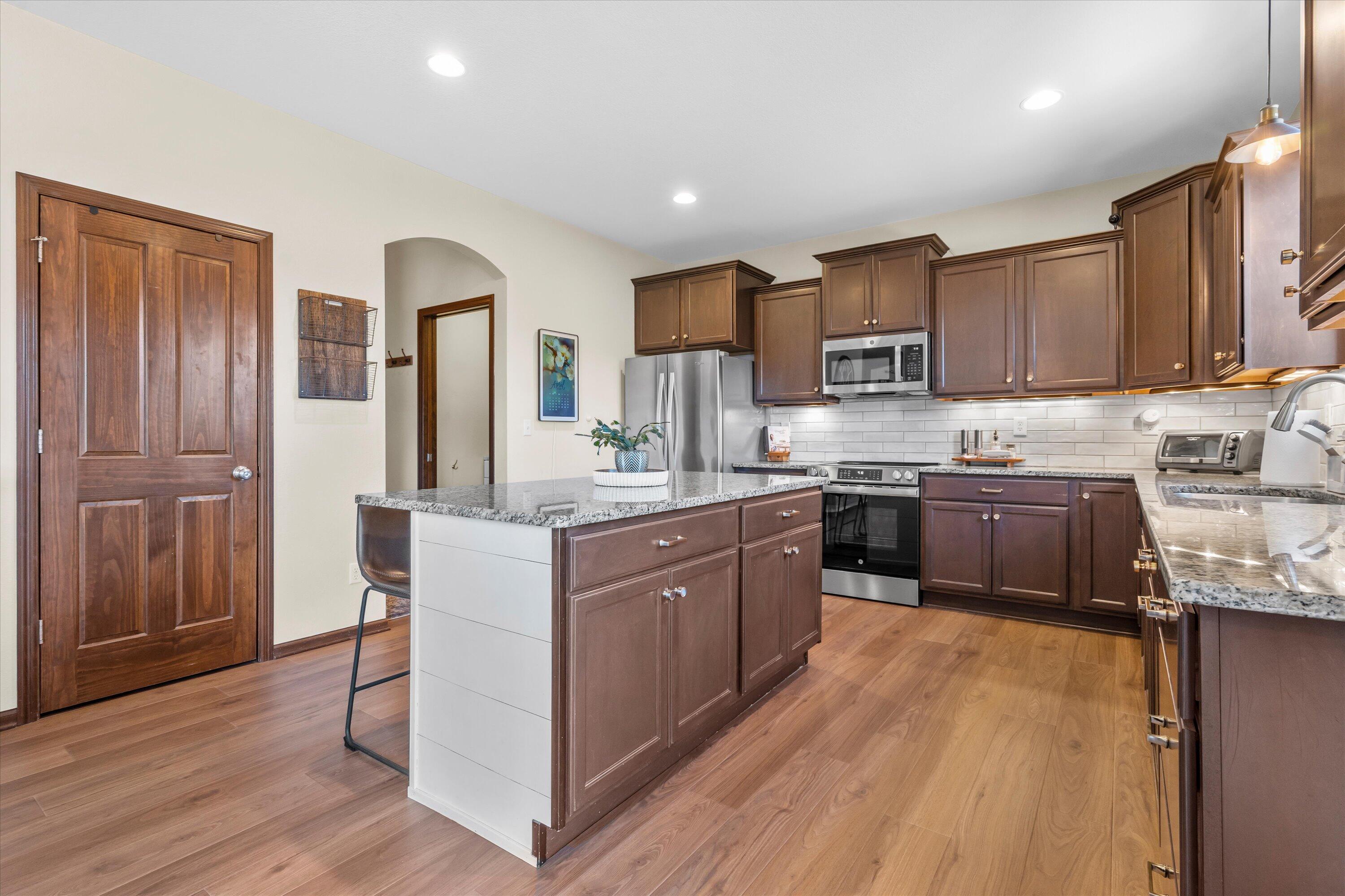 3552 Olde Howell Road Waukesha, WI 53188 - Photo 6 of 60 Spacious Kitchen