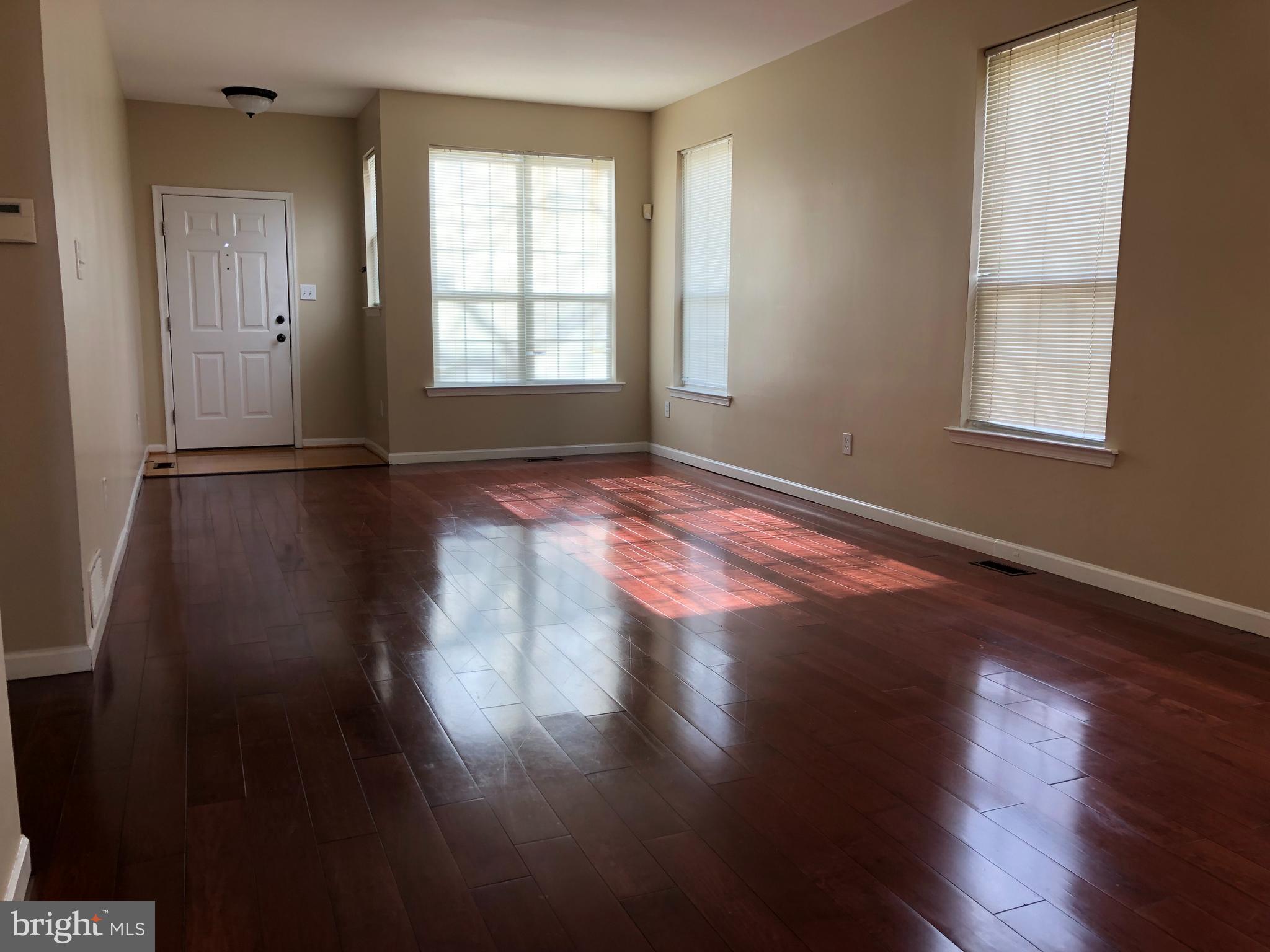 21 Threadleaf Terrace Burlington, NJ 08016 - Photo 3 of 33 Living Room