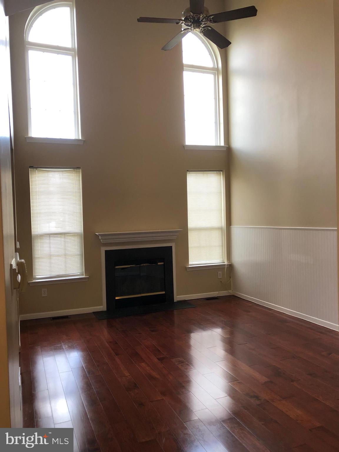 21 Threadleaf Terrace Burlington, NJ 08016 - Photo 5 of 33 2 story Family Room