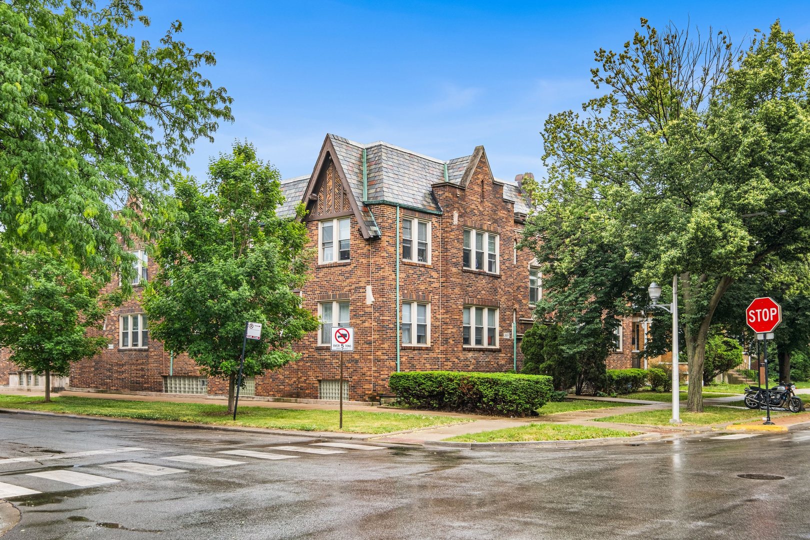 4357 West George Street, Unit 1 Chicago, IL 60641 - Photo 1 of 19