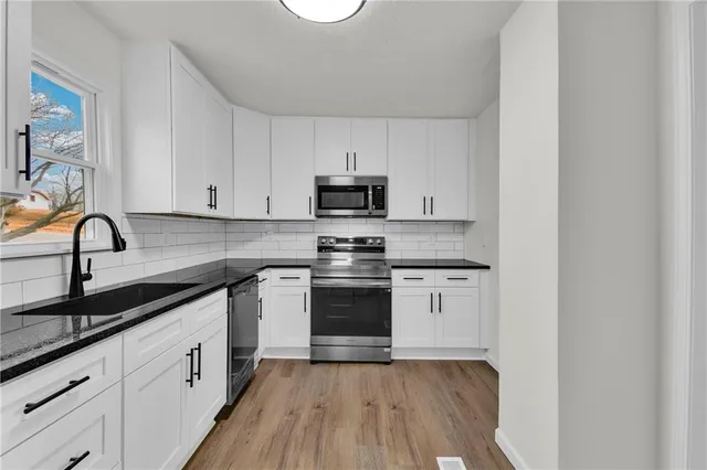 $279,000 | 309 East 2nd Street, Bonner Springs, KS 66012