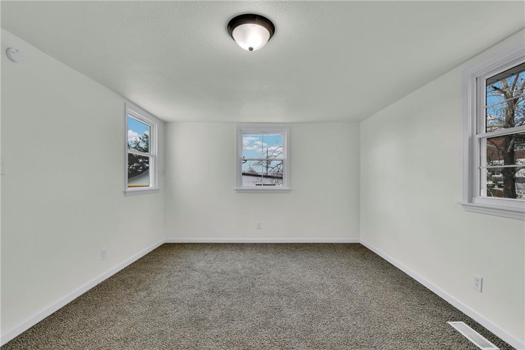 309 East 2nd Street Bonner Springs, KS 66012 - Photo 15 of 39