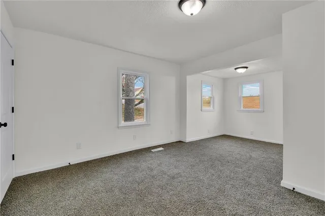 $279,000 | 309 East 2nd Street, Bonner Springs, KS 66012