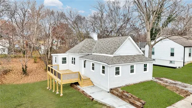 $279,000 | 309 East 2nd Street, Bonner Springs, KS 66012