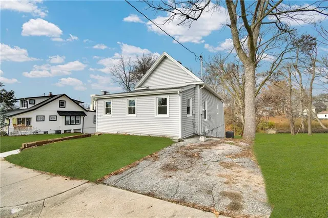 $279,000 | 309 East 2nd Street, Bonner Springs, KS 66012