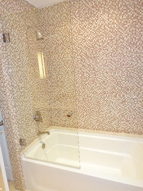 1124 Southwest 13th Drive Boca Raton, FL 33486 - Photo 21 of 26 Guest bathroom