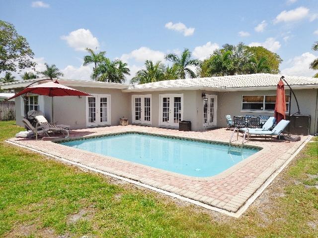 1124 Southwest 13th Drive Boca Raton, FL 33486 - Photo 22 of 26 Rear view of backyard