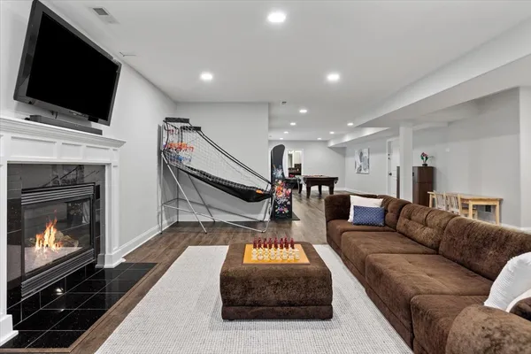 $2,000,000 | 1021 Linden Lane, Glenview, IL 60025