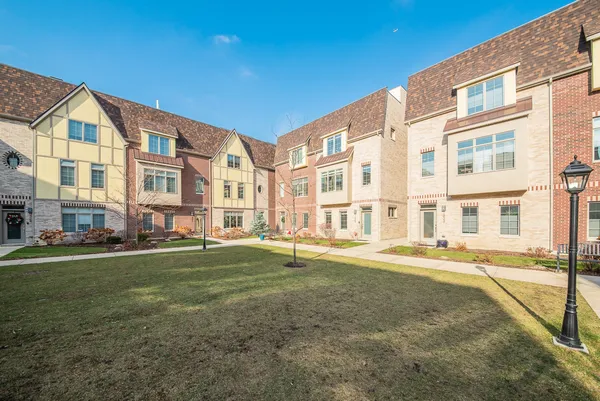 $5,000 | 1025 Walnut Way, Oak Park, IL 60302