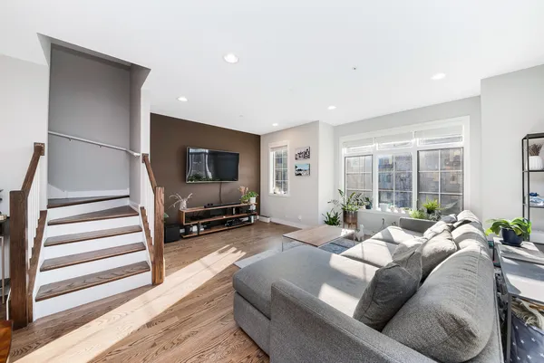 $5,000 | 1025 Walnut Way, Oak Park, IL 60302