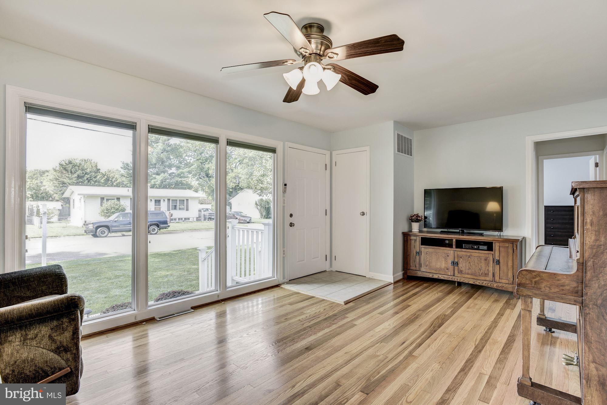 10208 Rodgers Road Fairfax, VA 22030 - Photo 3 of 48
