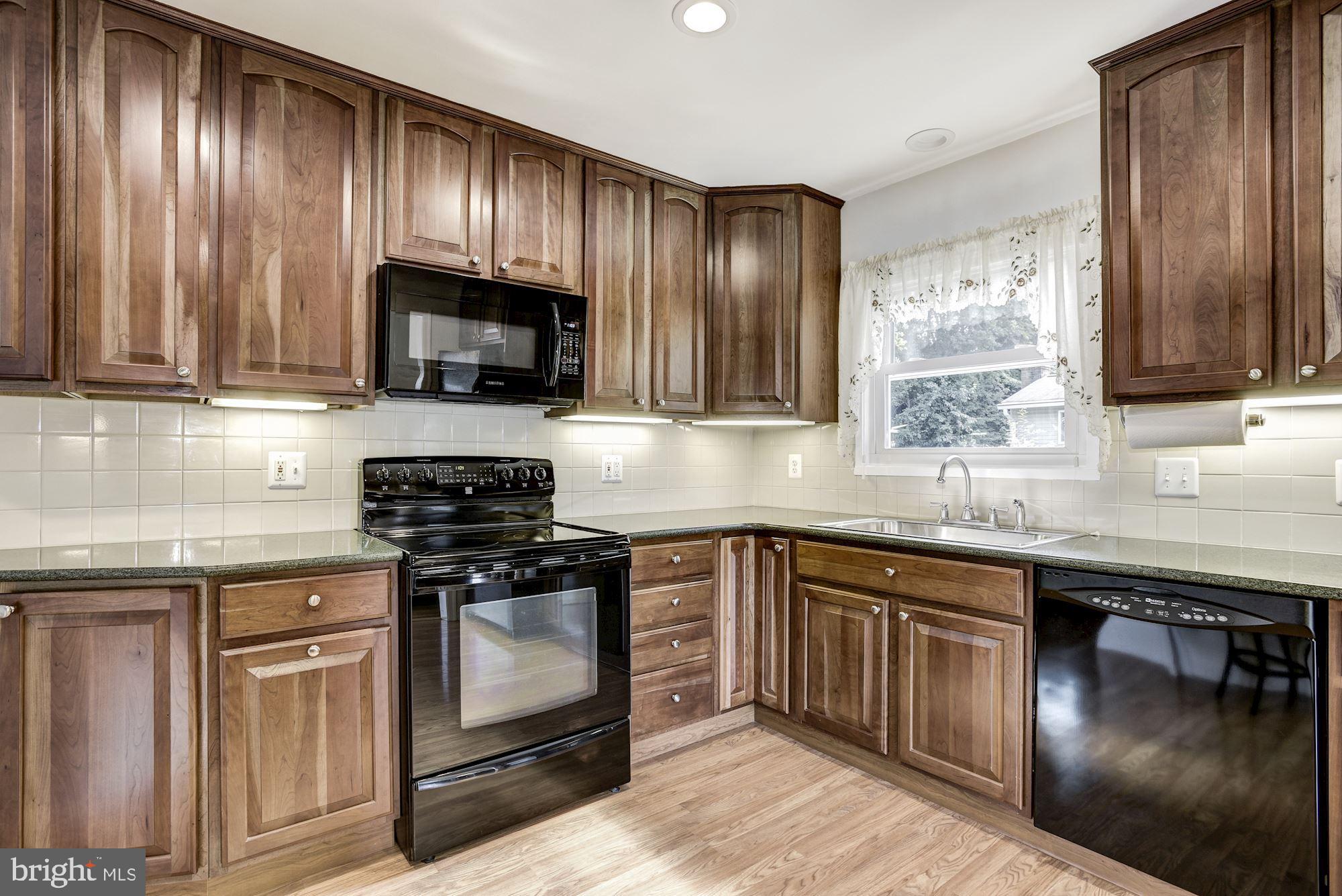 10208 Rodgers Road Fairfax, VA 22030 - Photo 5 of 48
