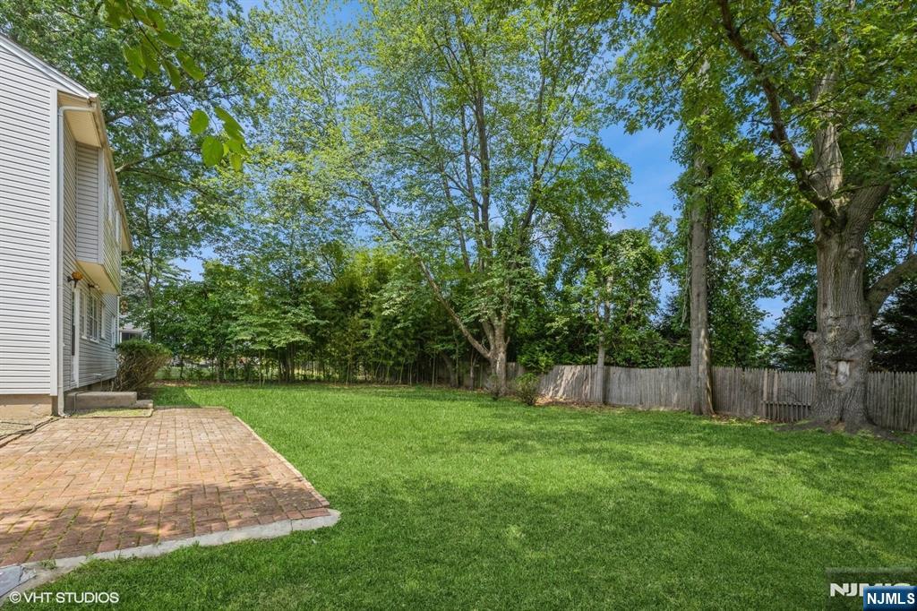 275 Taft Court Paramus, NJ 07652 - Photo 6 of 40