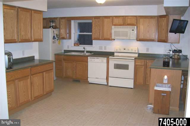 81 Chain Saw Road Dillsburg, PA 17019 - Photo 6 of 16 Gallery Image 6