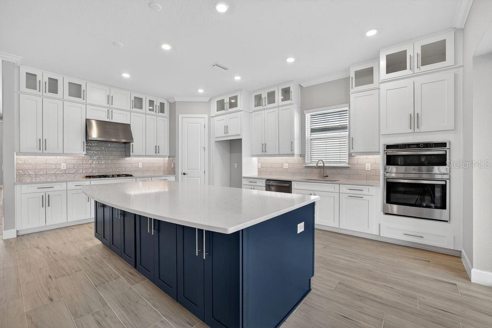 15246 Contenta Loop Bradenton, FL 34211 - Photo 6 of 64