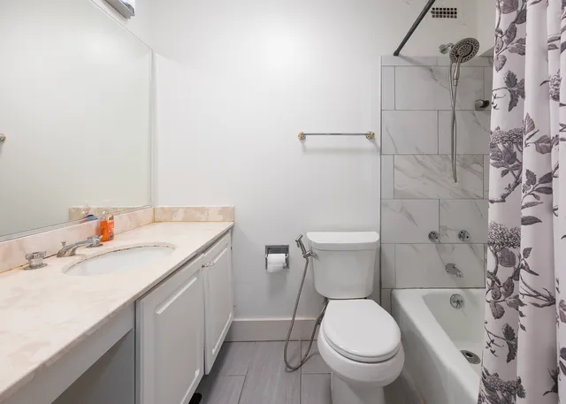 $219,900 | 5445 North Sheridan Road, Unit 3210, Chicago, IL 60640