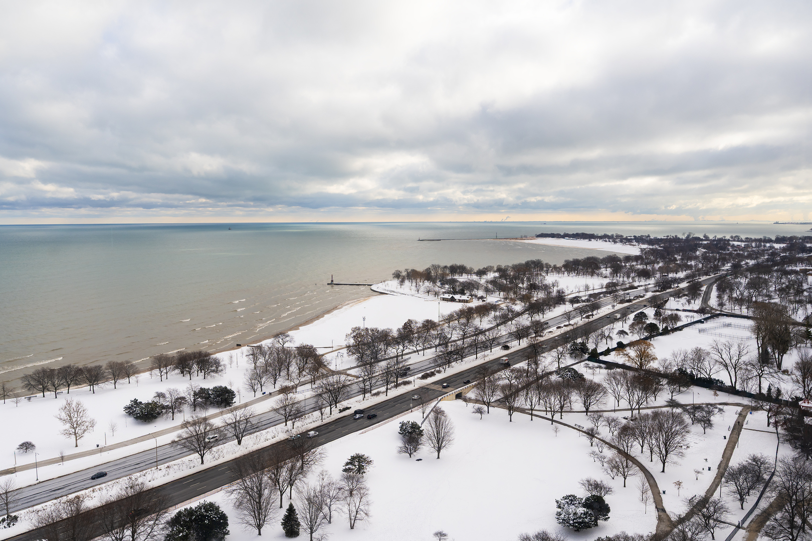 5445 North Sheridan Road, Unit 3210 Chicago, IL 60640 - Photo 4 of 14 a view of a city