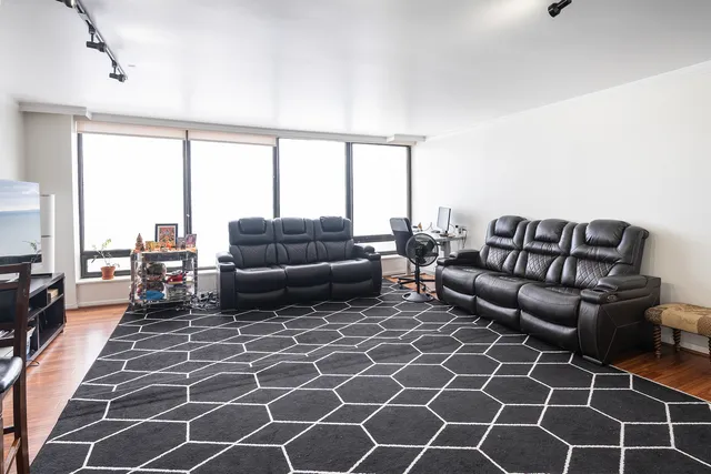 $219,900 | 5445 North Sheridan Road, Unit 3210, Chicago, IL 60640