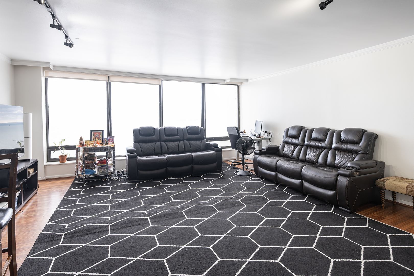 5445 North Sheridan Road, Unit 3210 Chicago, IL 60640 - Photo 6 of 14 a living room with furniture and a floor to ceiling window