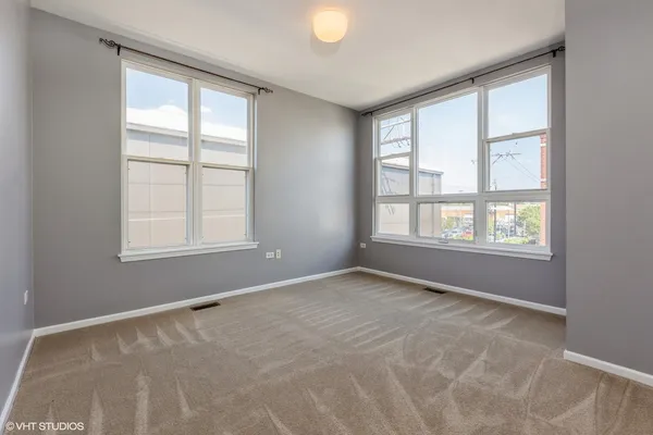$3,400 | 3238 North Kilbourn Avenue, Unit 14, Chicago, IL 60641