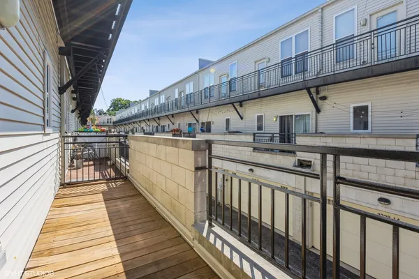 $3,400 | 3238 North Kilbourn Avenue, Unit 14, Chicago, IL 60641