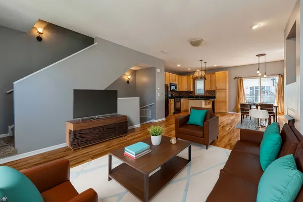 $3,400 | 3238 North Kilbourn Avenue, Unit 14, Chicago, IL 60641
