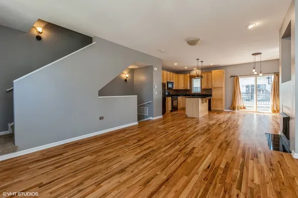 $3,400 | 3238 North Kilbourn Avenue, Unit 14, Chicago, IL 60641