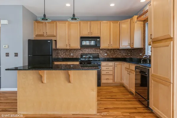 $3,400 | 3238 North Kilbourn Avenue, Unit 14, Chicago, IL 60641