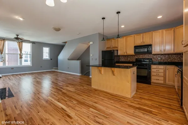 $3,400 | 3238 North Kilbourn Avenue, Unit 14, Chicago, IL 60641