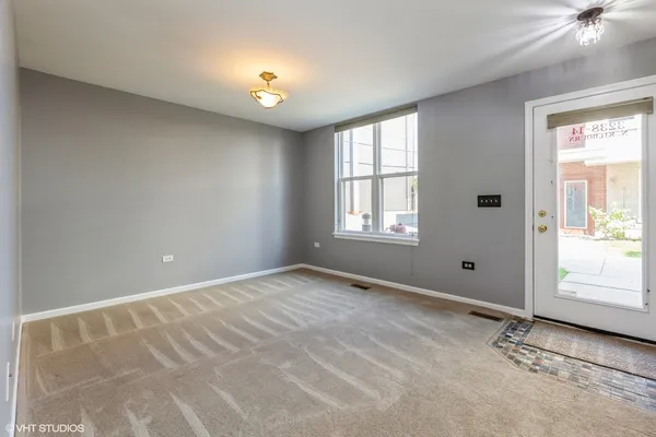 $3,400 | 3238 North Kilbourn Avenue, Unit 14, Chicago, IL 60641