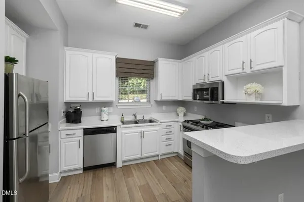 $1,200 | 215 William Penn Plaza, Unit 1BR, Durham, NC 27704