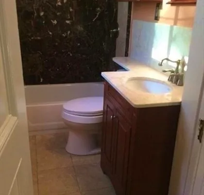 $1,800 | 74 Newhall Street, Unit 3, Lynn, MA 01902