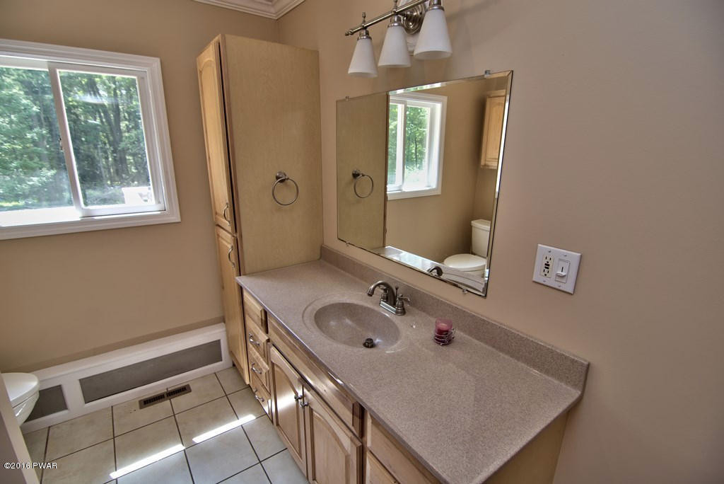134 Egypt Road Tafton, PA 18464 - Photo 66 of 69 Hall Bath View 2
