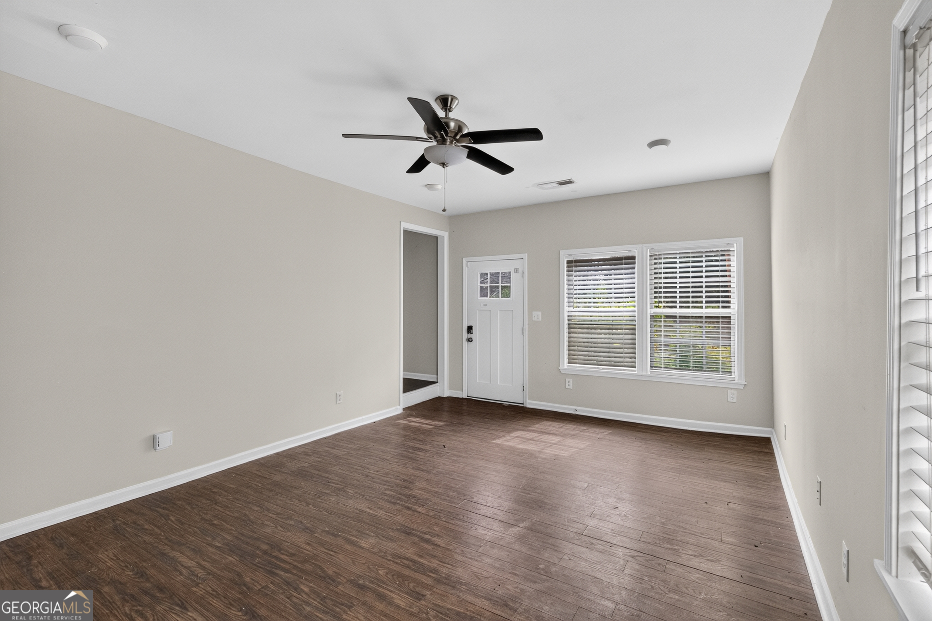 1596 Jonesboro Road Southeast Atlanta, GA 30315 - Photo 4 of 23 Gallery Image 4