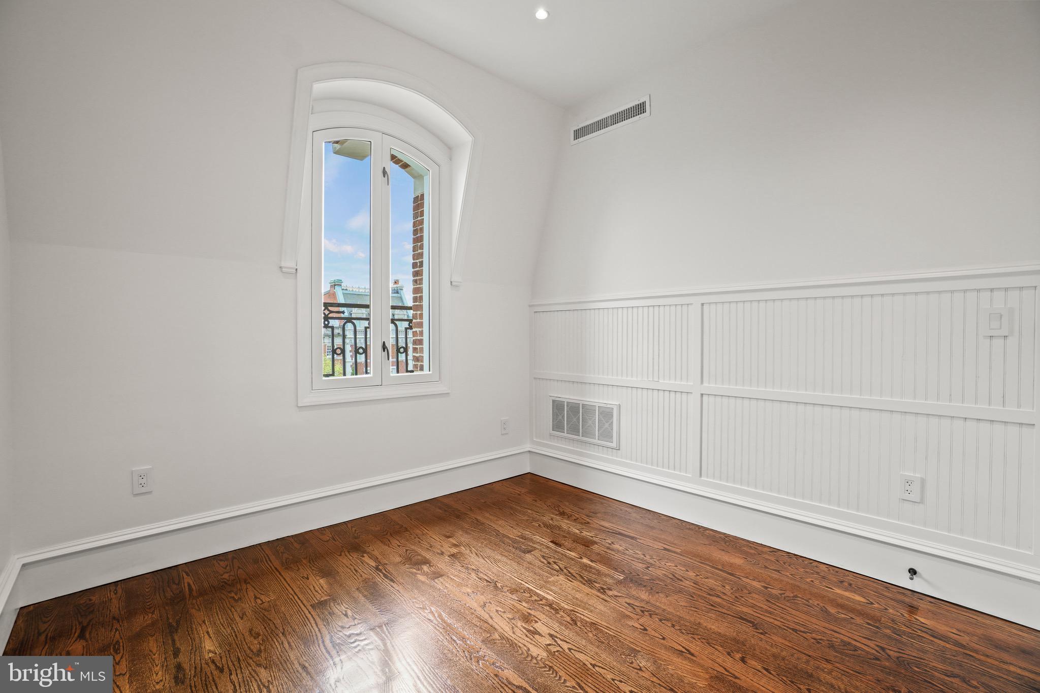 2211 Massachusetts Avenue Northwest Washington, DC 20008 - Photo 46 of 94 Bedroom 1 - Level 3