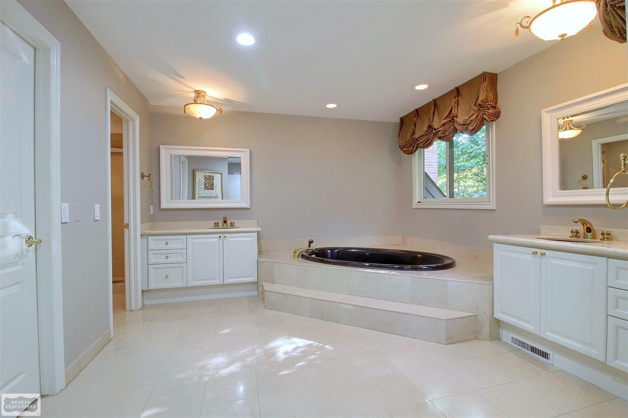 1589 Scenic Hollow Rochester Hills, MI 48306 - Photo 33 of 52