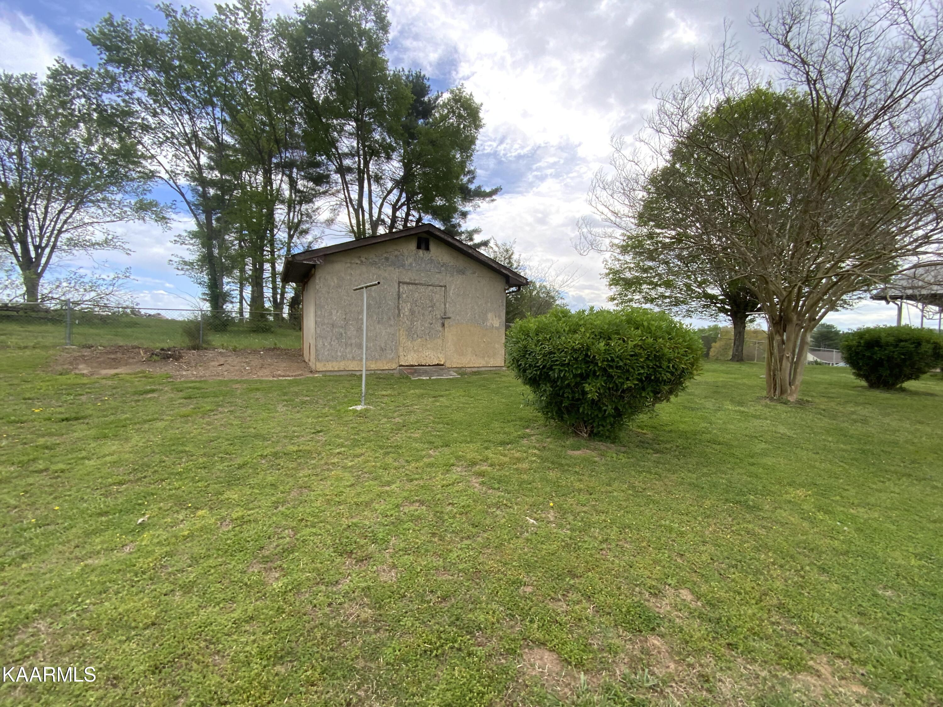 205 Ross Cemetery Road Rocky Top, TN 37769 - Photo 7 of 30 99901406-D28D-40A2-981F-2734FF073B61