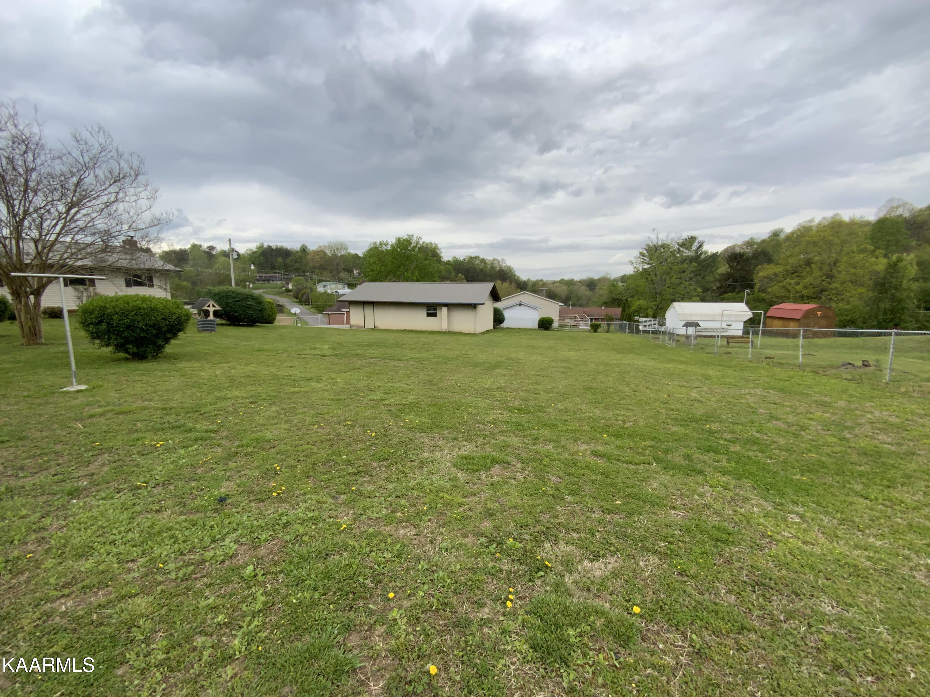 205 Ross Cemetery Road Rocky Top, TN 37769 - Photo 8 of 30 644343BB-0F1F-4734-BE79-89F265E52805