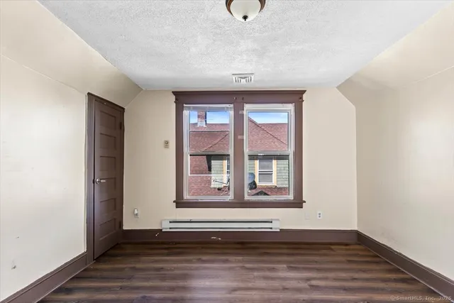 $1,750 | 737 Laurel Avenue, Unit 3, Bridgeport, CT 06604