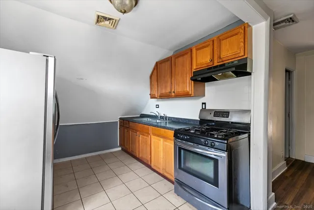 $1,750 | 737 Laurel Avenue, Unit 3, Bridgeport, CT 06604