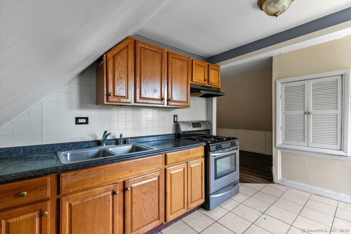 737 Laurel Avenue, Unit 3 Bridgeport, CT 06604 - Photo 18 of 22