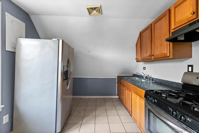 $1,750 | 737 Laurel Avenue, Unit 3, Bridgeport, CT 06604