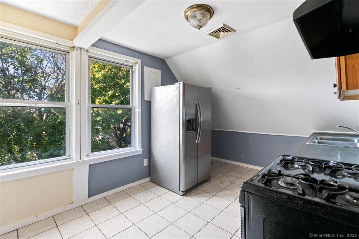 737 Laurel Avenue, Unit 3 Bridgeport, CT 06604 - Photo 21 of 22