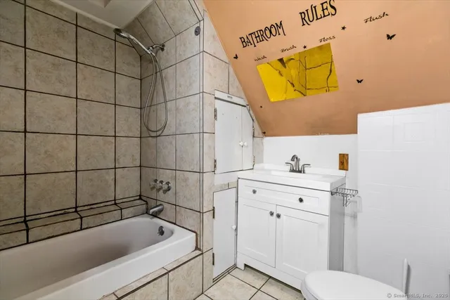 $1,750 | 737 Laurel Avenue, Unit 3, Bridgeport, CT 06604