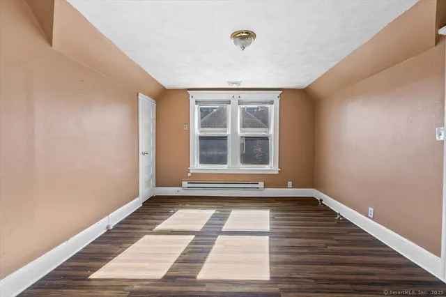 $1,750 | 737 Laurel Avenue, Unit 3, Bridgeport, CT 06604